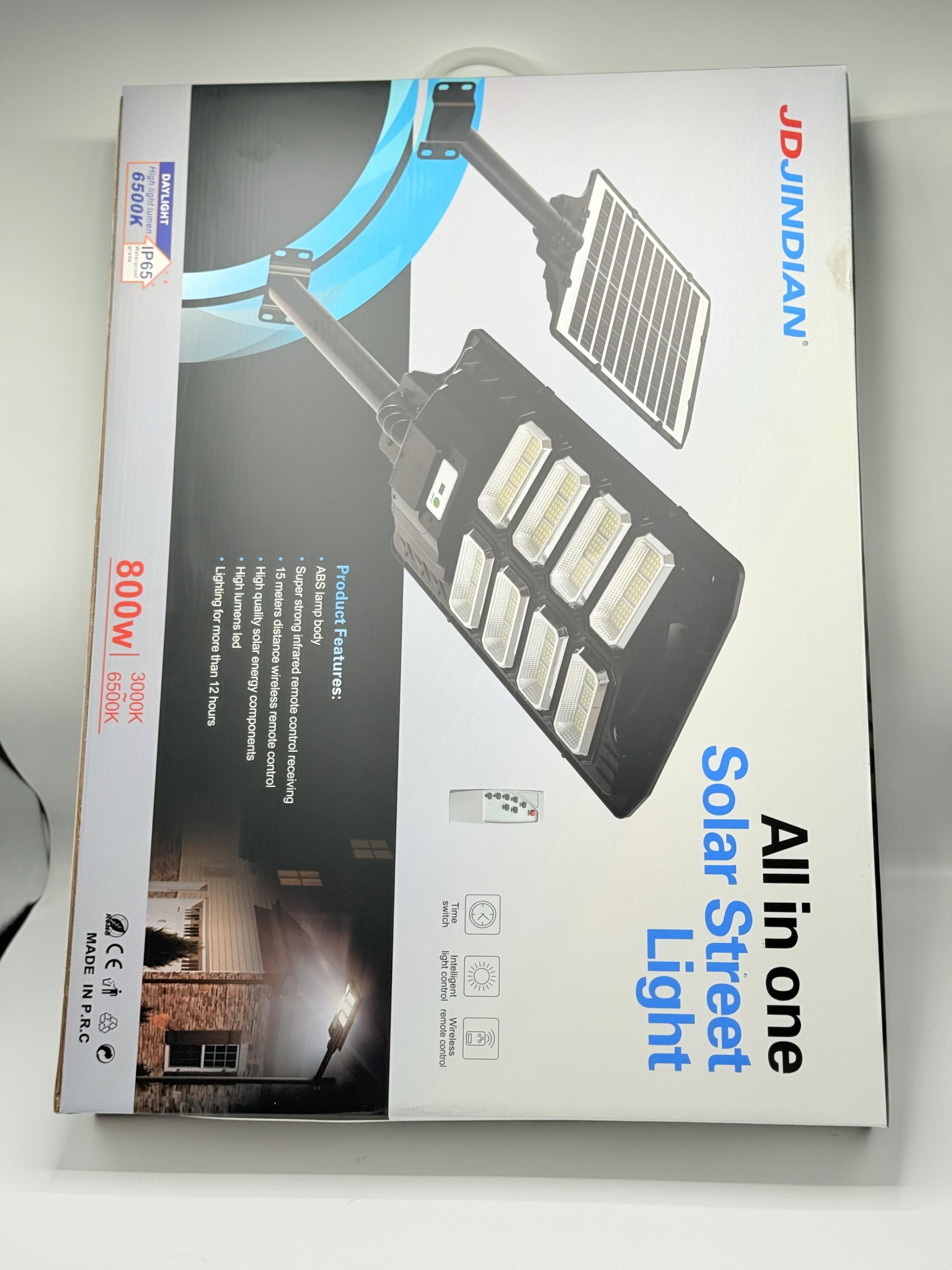 كشاف طاقة شمسية عمود